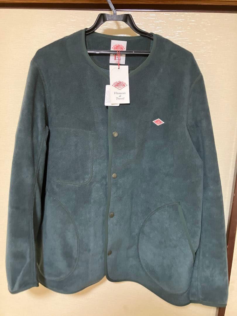 DANTONノーカラーフリースジャケット　サイズ44 カラーはダークグリーン