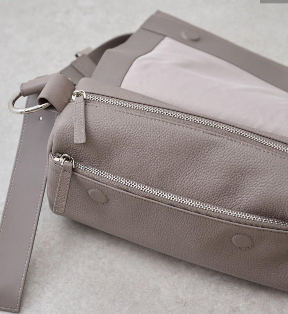 美品ビアズリー ☆ミニレザーボディーバッグ