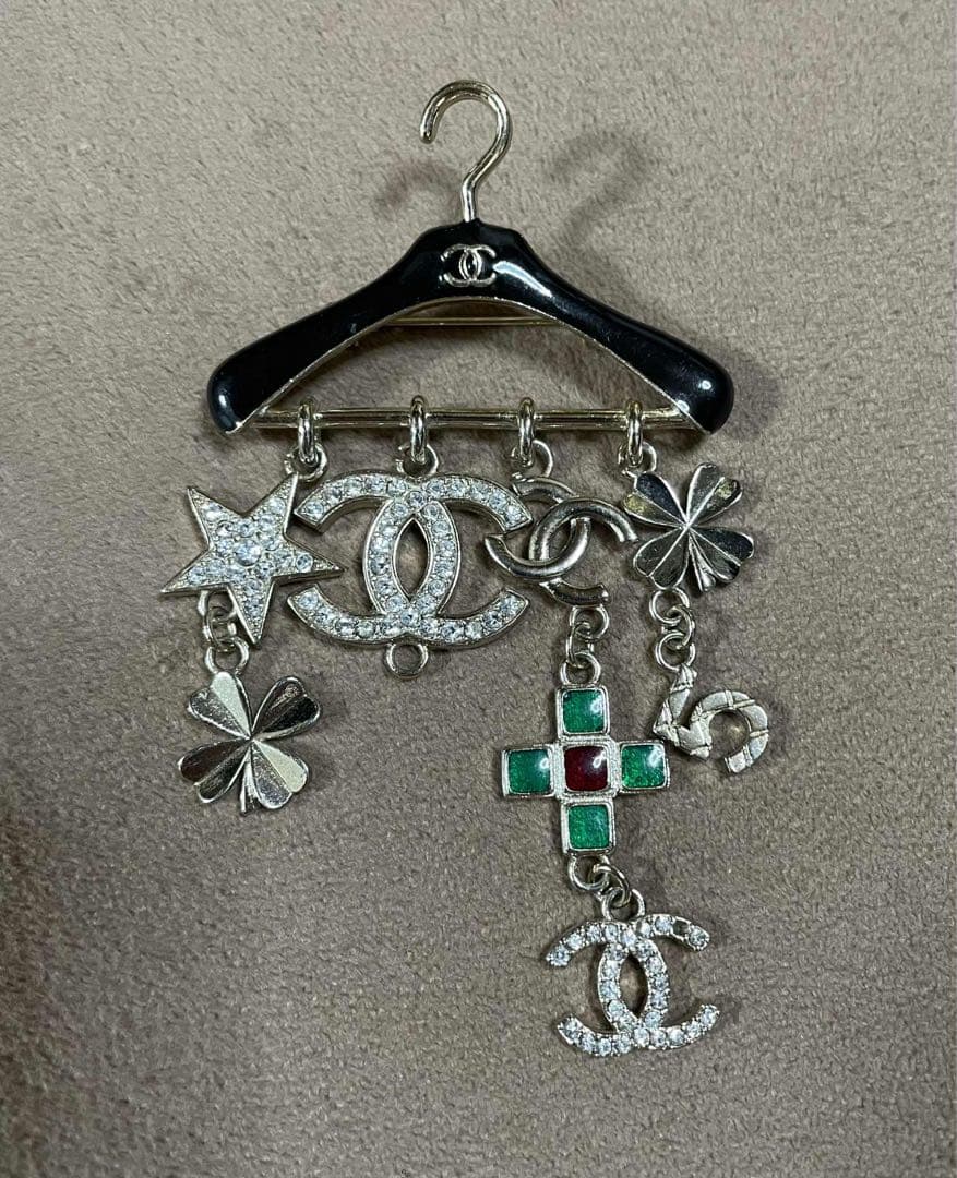 CHANEL シャネル ハンガーモチーフココマークブローチ