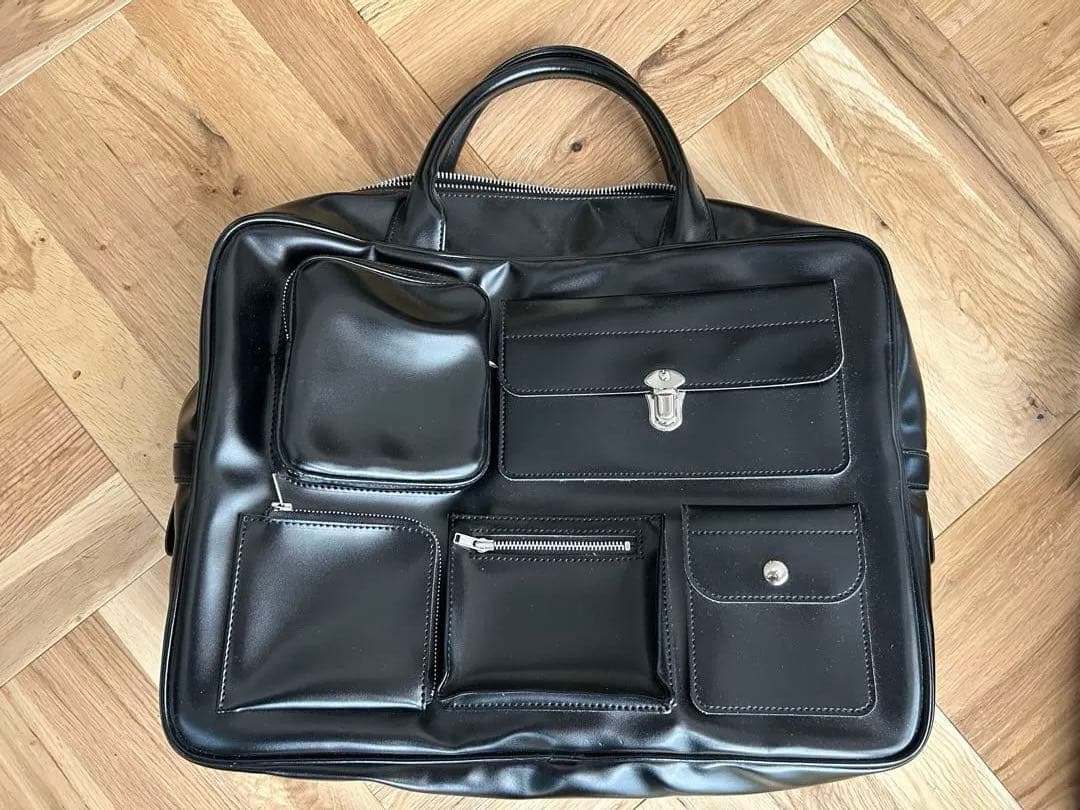 ブラック合成皮革バッグ