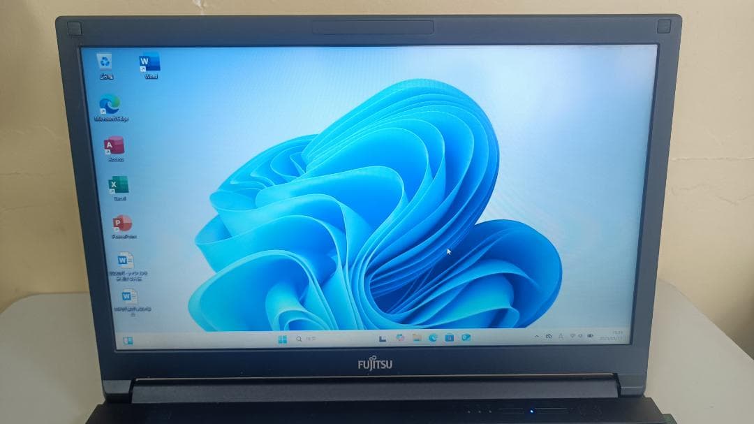 美品ノートパソコンFUJITSU第八世代Corei5 SSD512Gメモリ16G