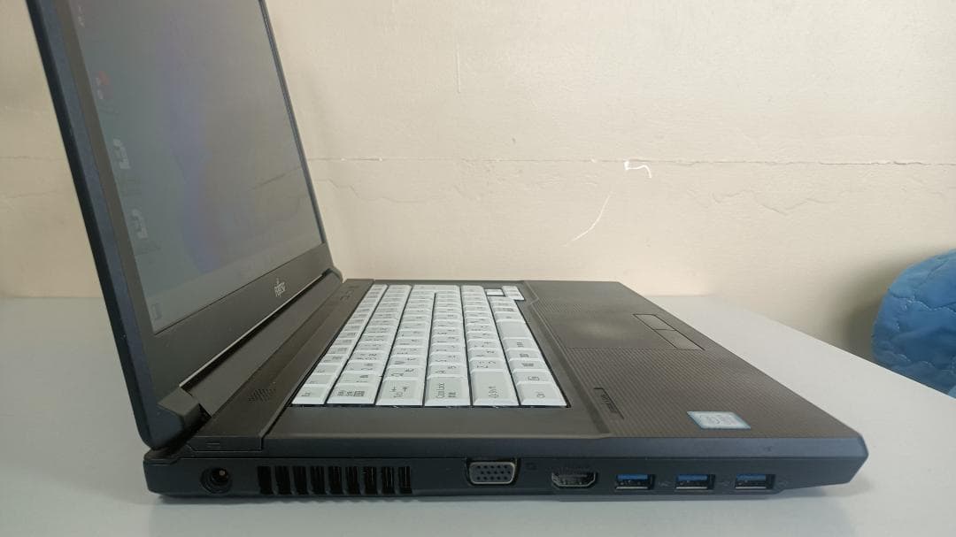 美品ノートパソコンFUJITSU第八世代Corei5 SSD512Gメモリ16G