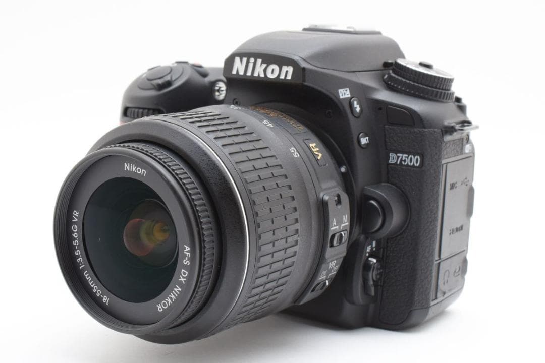 美品 D7500 ダブルレンズ　ニコン/箱付き/SD64GB/専用ガラスフィルム