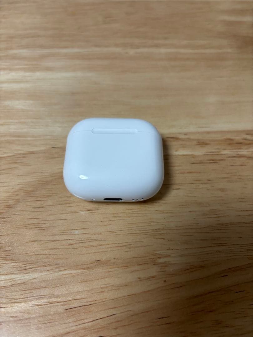 イ*♪様 AirPods4本体 ホワイト 充電ケース付き