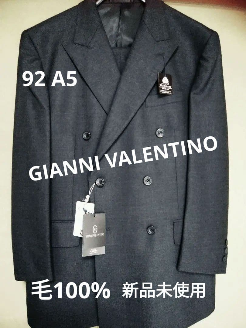 ★新品未使用★　バレンチノ　秋冬　濃灰色　高級　63,800円（税込）92A5