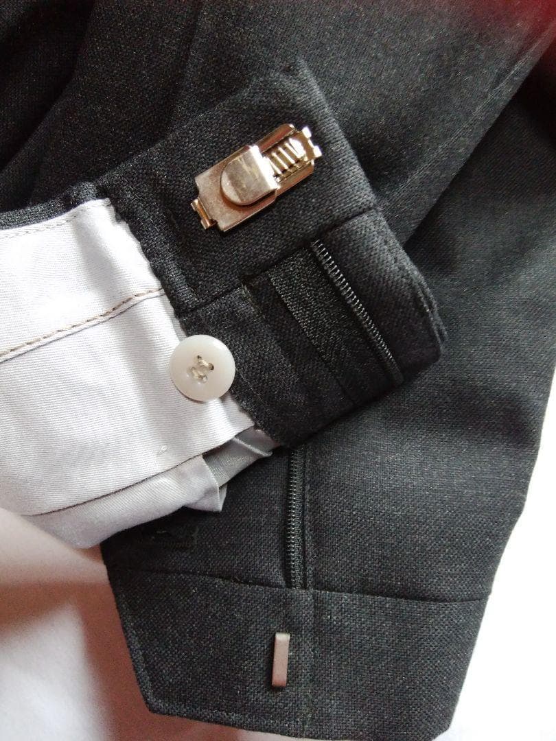 ★新品未使用★　バレンチノ　秋冬　濃灰色　高級　63,800円（税込）92A5