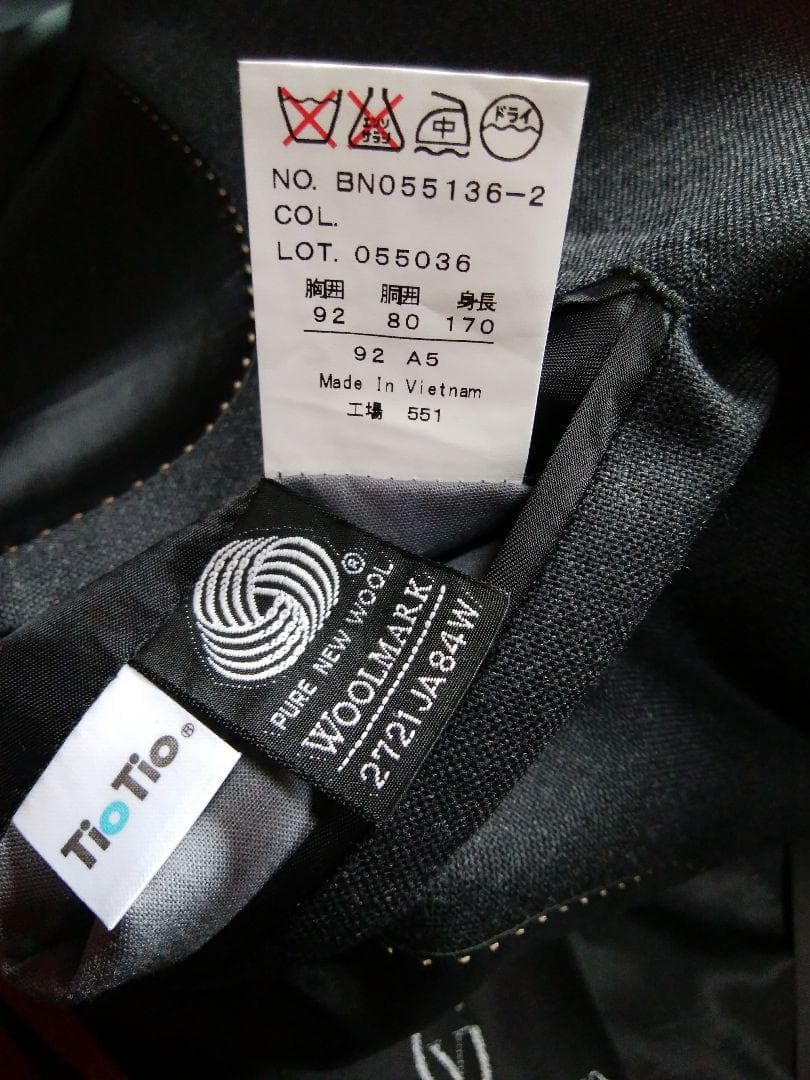 ★新品未使用★　バレンチノ　秋冬　濃灰色　高級　63,800円（税込）92A5