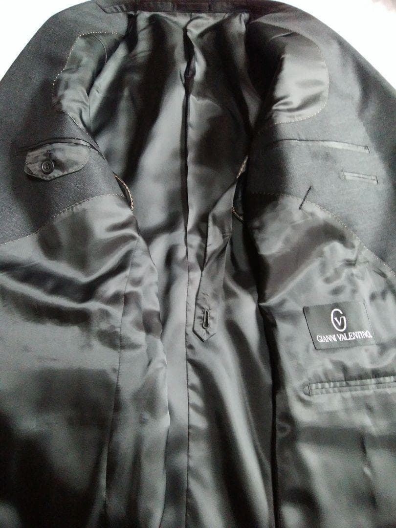 ★新品未使用★　バレンチノ　秋冬　濃灰色　高級　63,800円（税込）92A5