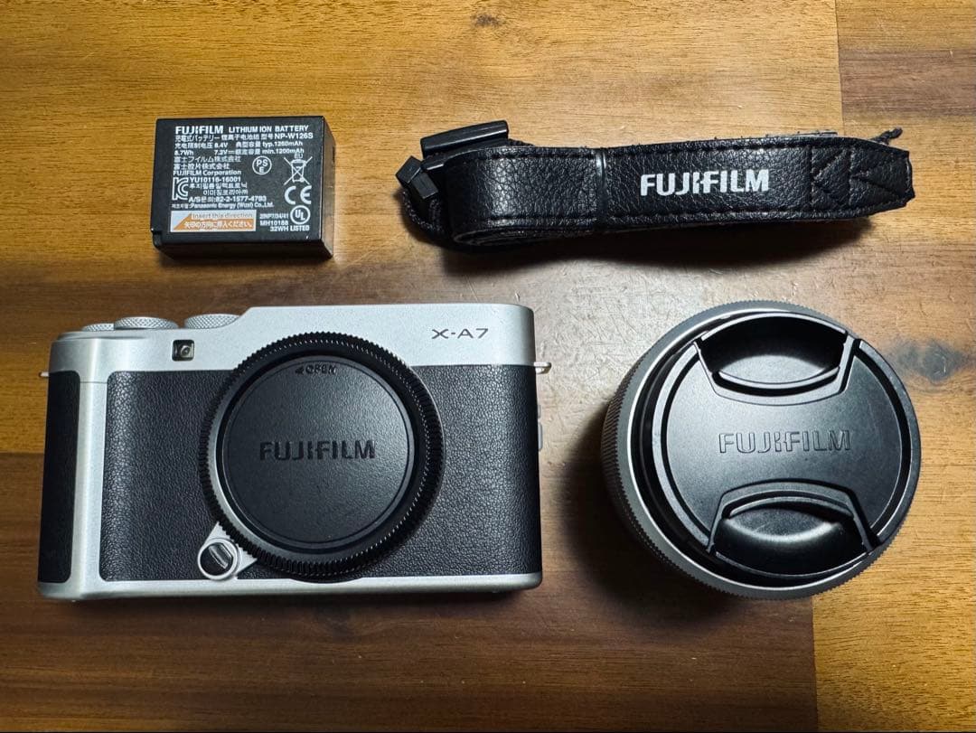 FUJIFILM X-A7 レンズキット シルバー