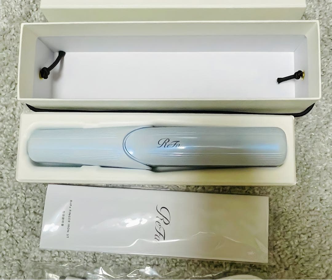 ほぼ未使用　ReFa ストレートヘアアイロン ホワイト 充電ケーブル付き