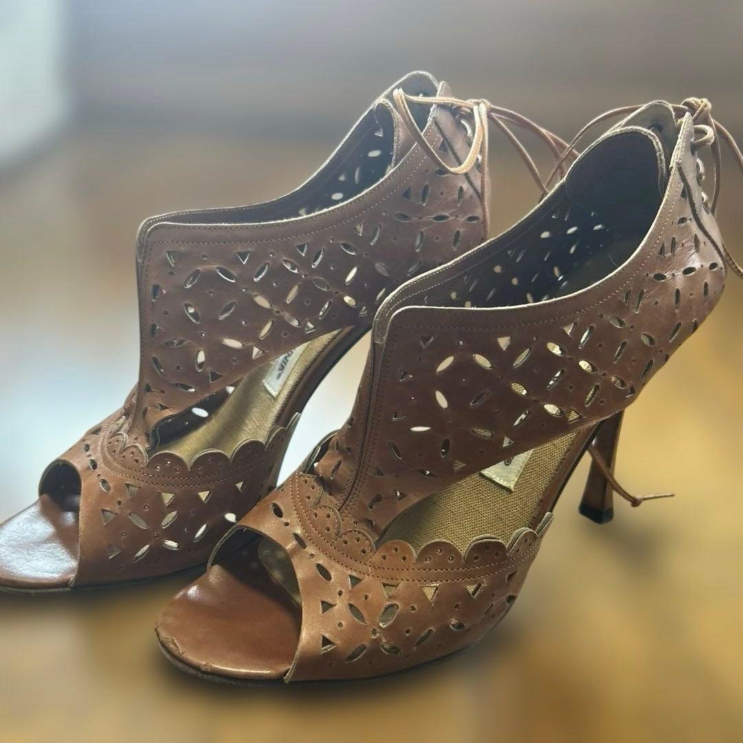 MANOLO BLAHNIK ブラウンカットアウトオープントゥサンダル