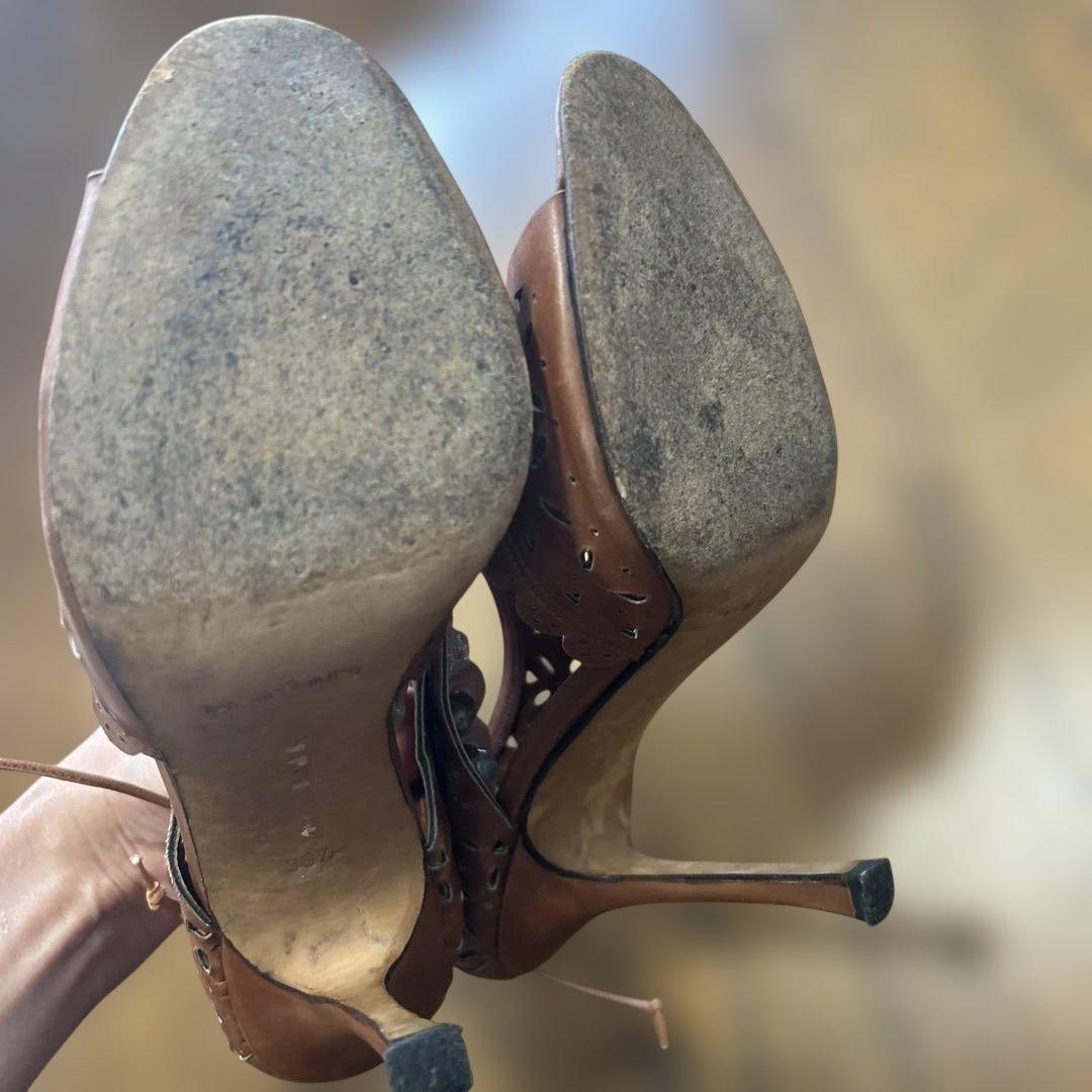 MANOLO BLAHNIK ブラウンカットアウトオープントゥサンダル