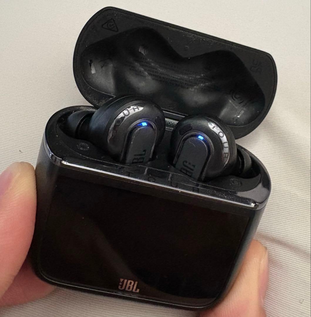 JBL tour pro3ワイヤレスイヤホン 充電ケース付き
