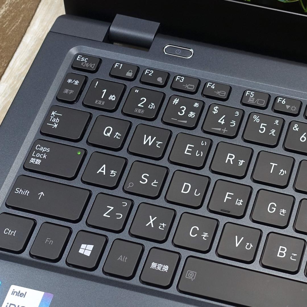 １０コアＣＰＵで最新モデルと同じデザインの超軽量バリ速モバイル✨１２世代コアｉ５