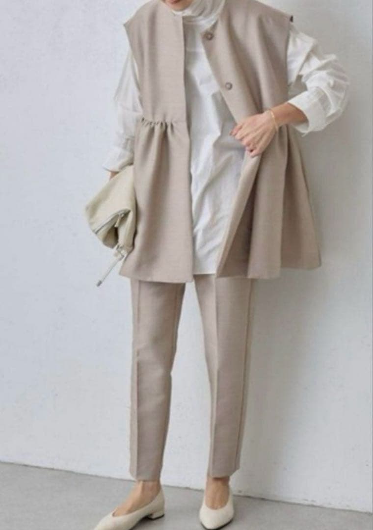 BEARDSLEY ペプラムギャザージレ