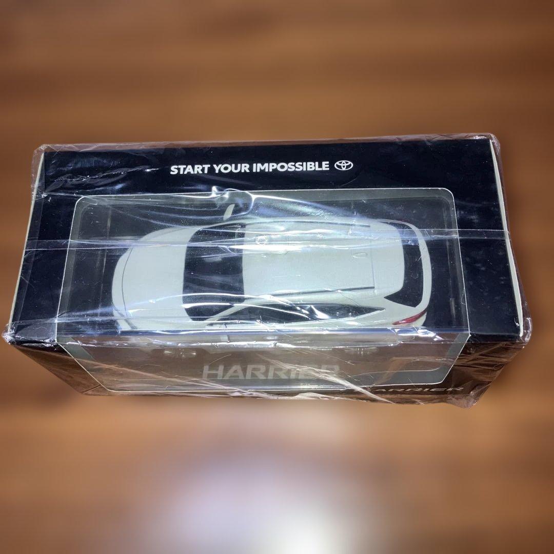 トヨタハリアー ミニカーカラーサンプル ホワイトパールクリスタルシャイン 非売品