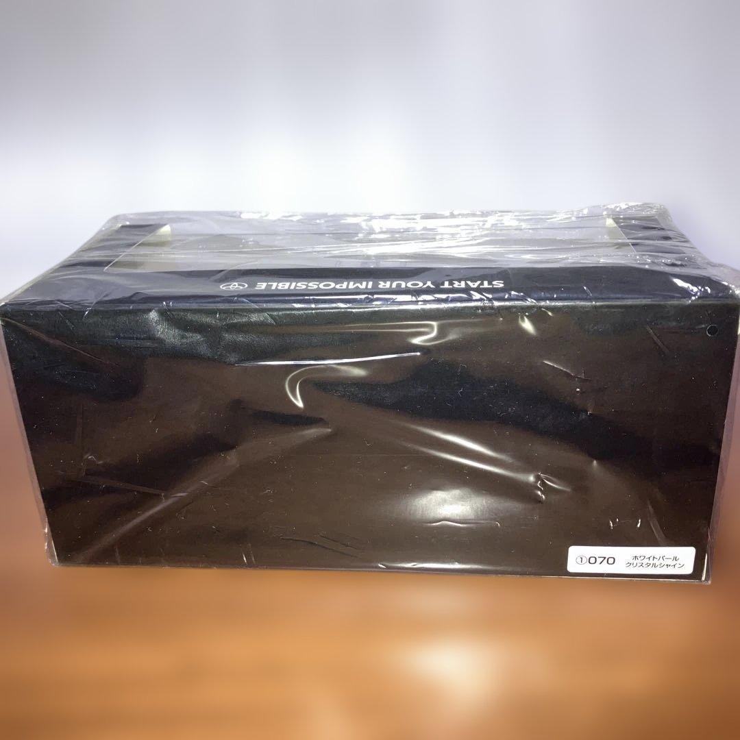 トヨタハリアー ミニカーカラーサンプル ホワイトパールクリスタルシャイン 非売品