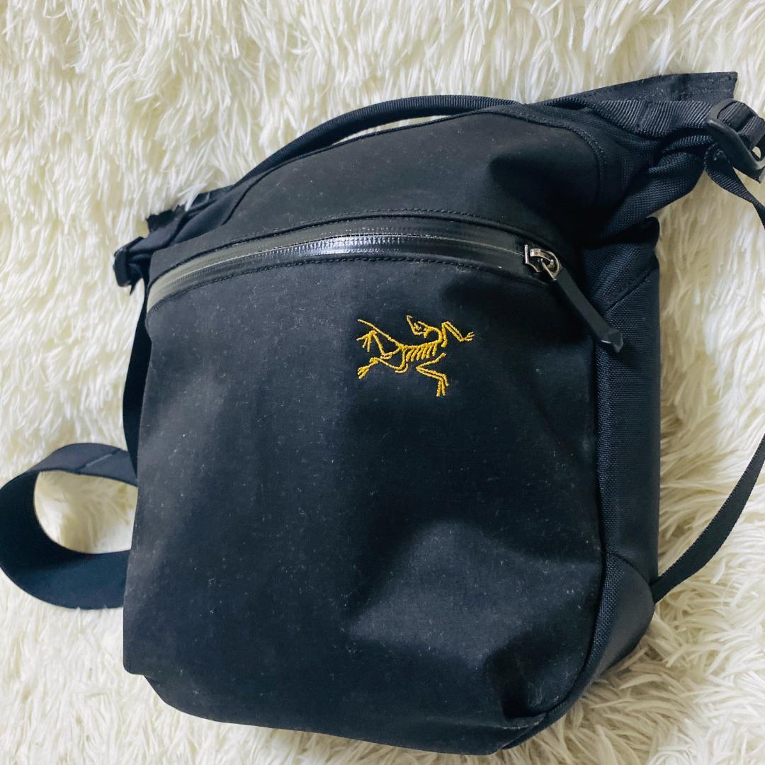 美品 アークテリクス ARC'TERYX アロー8 ショルダーバッグ ブラック