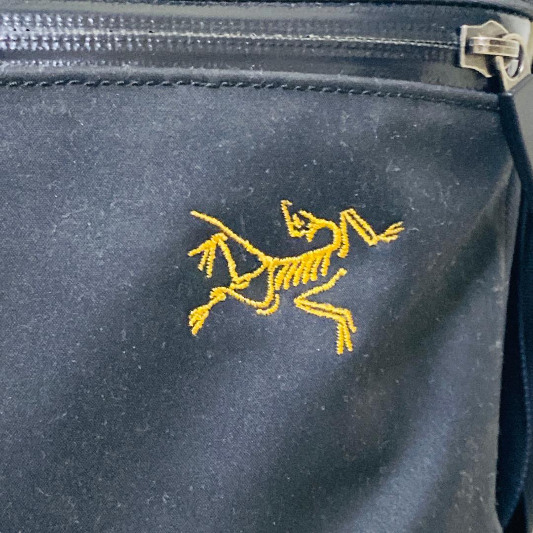 美品 アークテリクス ARC'TERYX アロー8 ショルダーバッグ ブラック