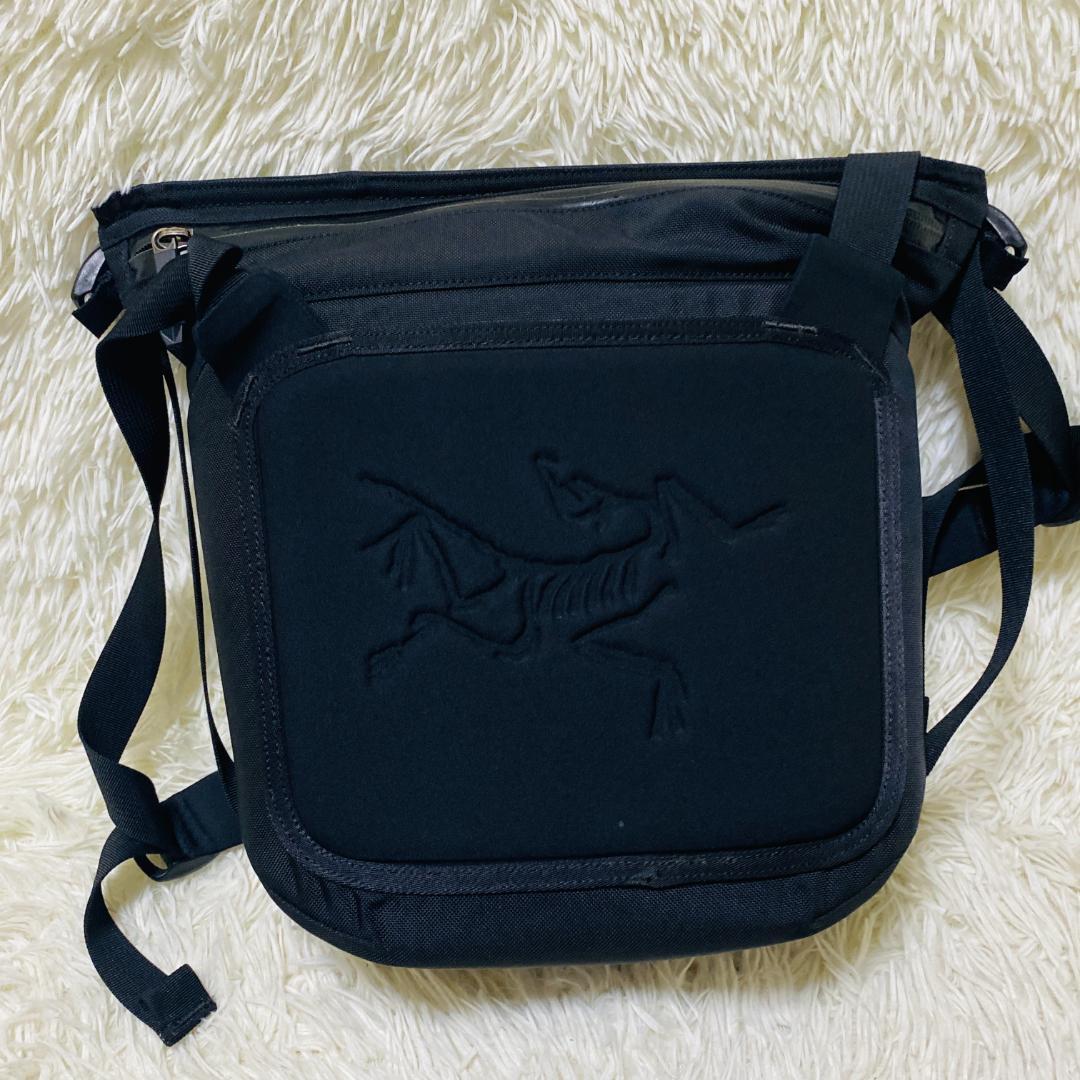 美品 アークテリクス ARC'TERYX アロー8 ショルダーバッグ ブラック