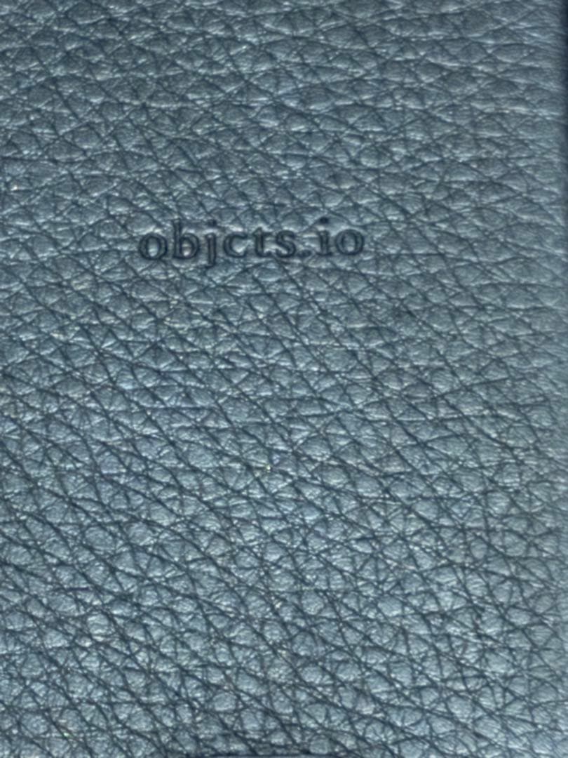 さ*る様 objects.io iPhone16ブラックレザー