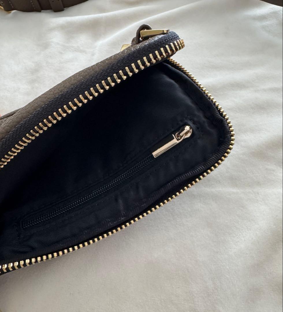 バンドリヤー　BANDOLIER iPhone15Pro