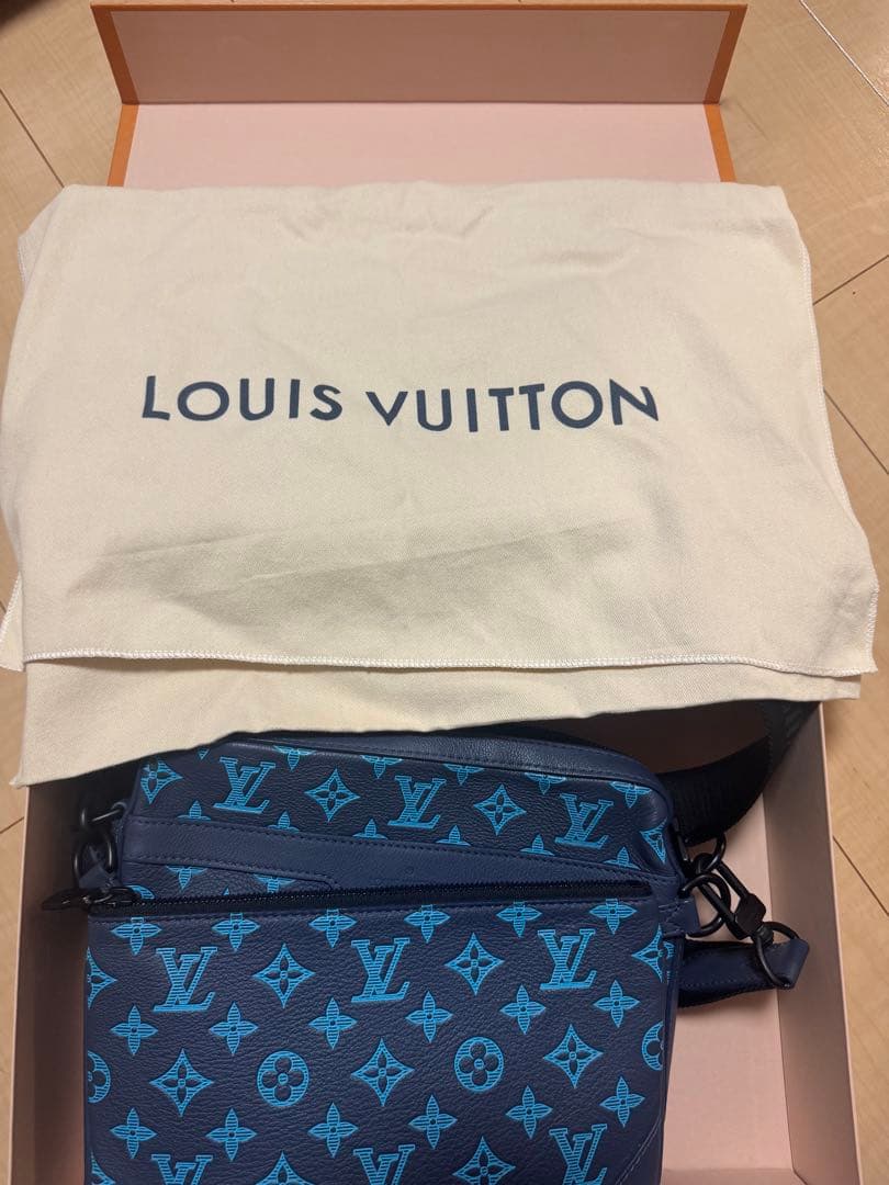 LOUIS VUITTON ルイヴィトン トリオ・メッセンジャー　メンズ