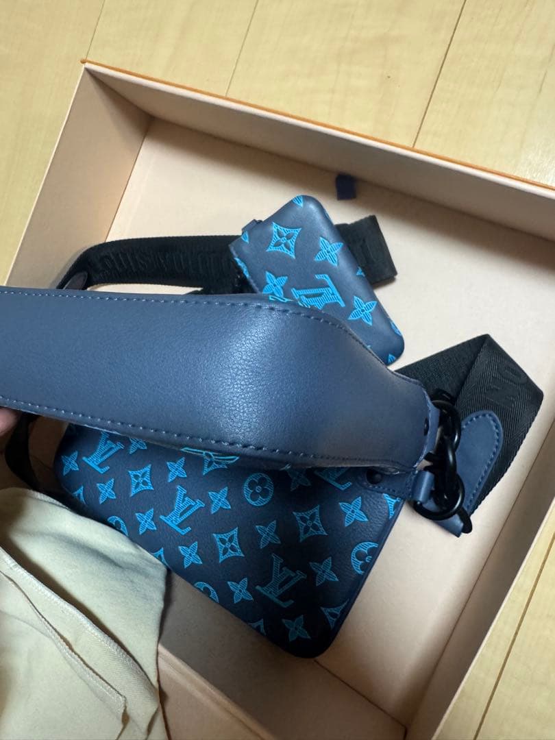 LOUIS VUITTON ルイヴィトン トリオ・メッセンジャー　メンズ