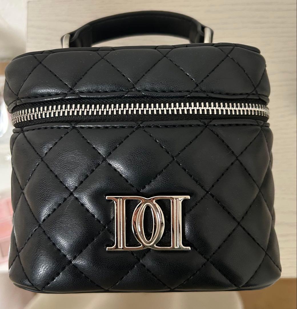 iLYs Darich キルティングスクエアミニバッグ ブラック