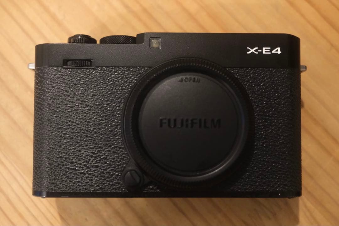 富士フイルム FUJIFILM X-E4 ミラーレスカメラ 本体 ブラック　黒