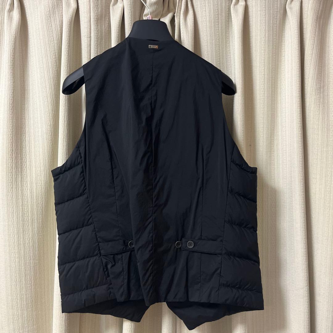 Herno ブラック ダウンベスト