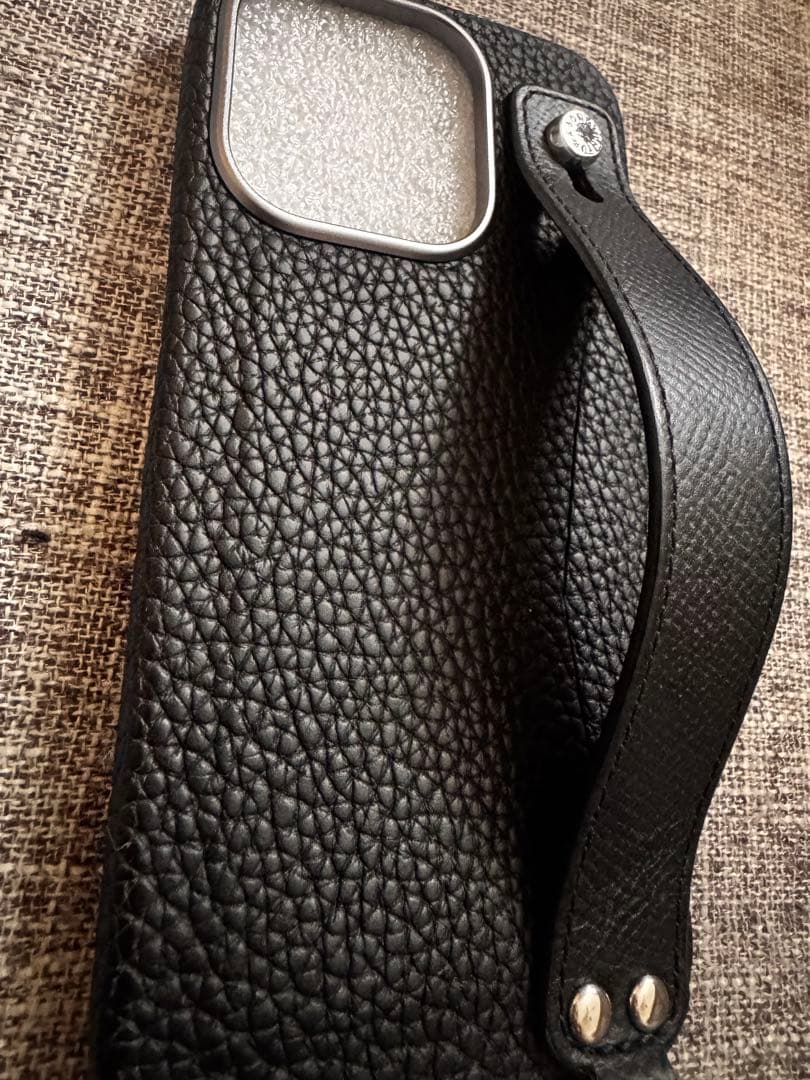 ハンドル付き バックカバーケース シュリンクレザー　iPhone15pro