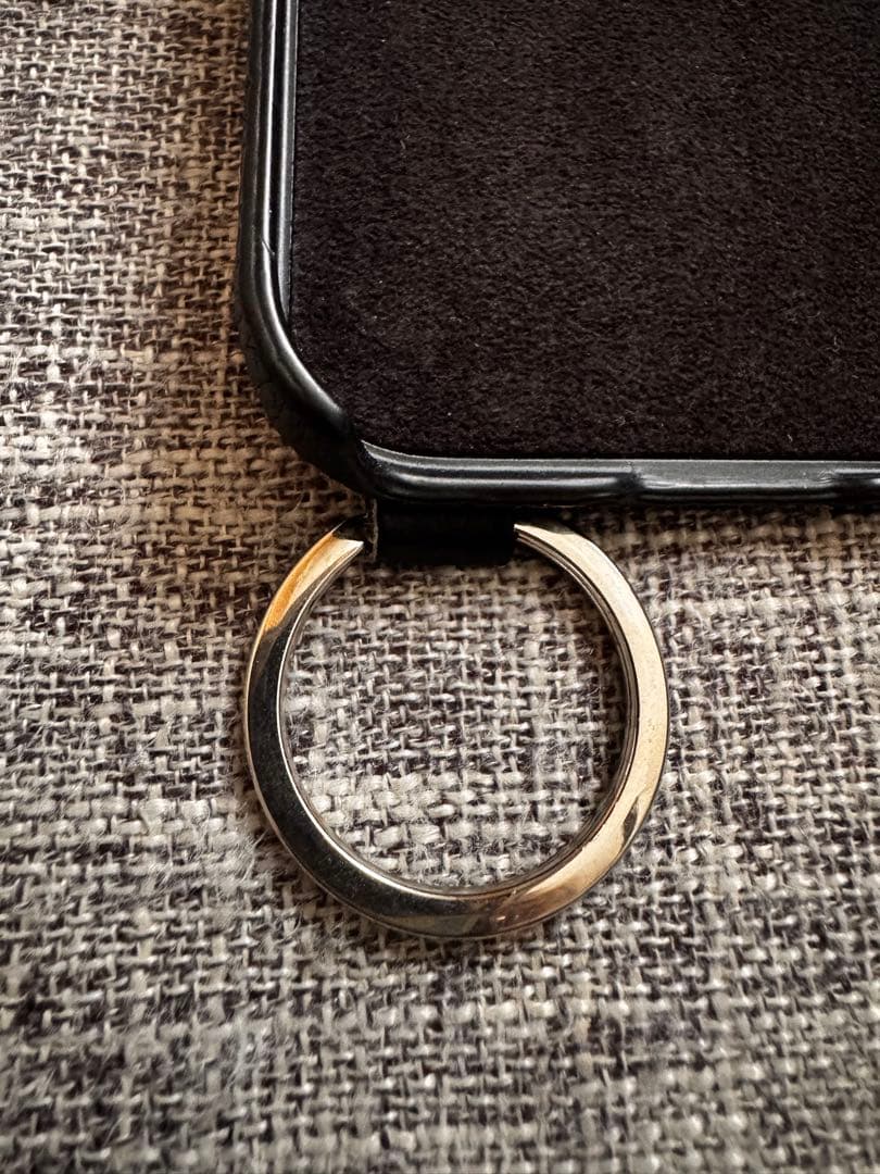 ハンドル付き バックカバーケース シュリンクレザー　iPhone15pro