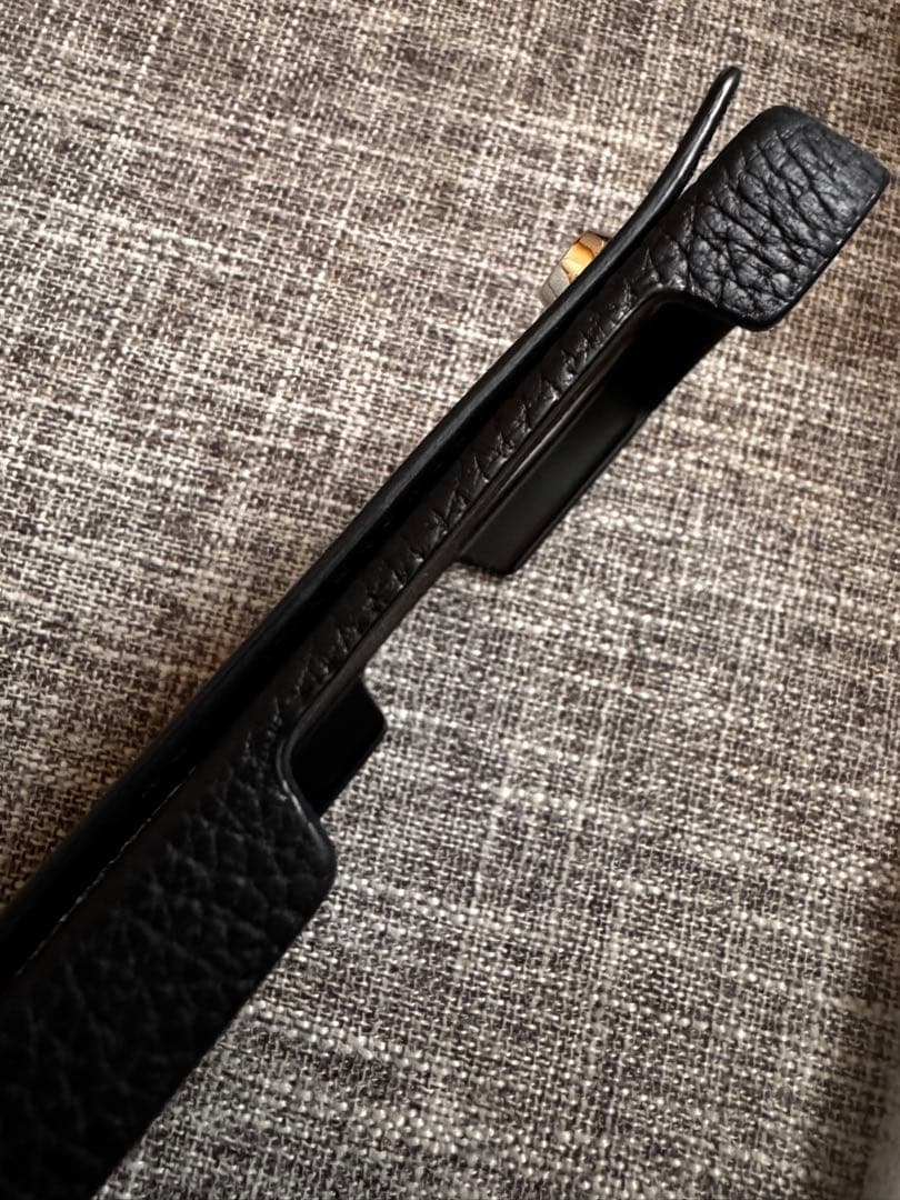 ハンドル付き バックカバーケース シュリンクレザー　iPhone15pro