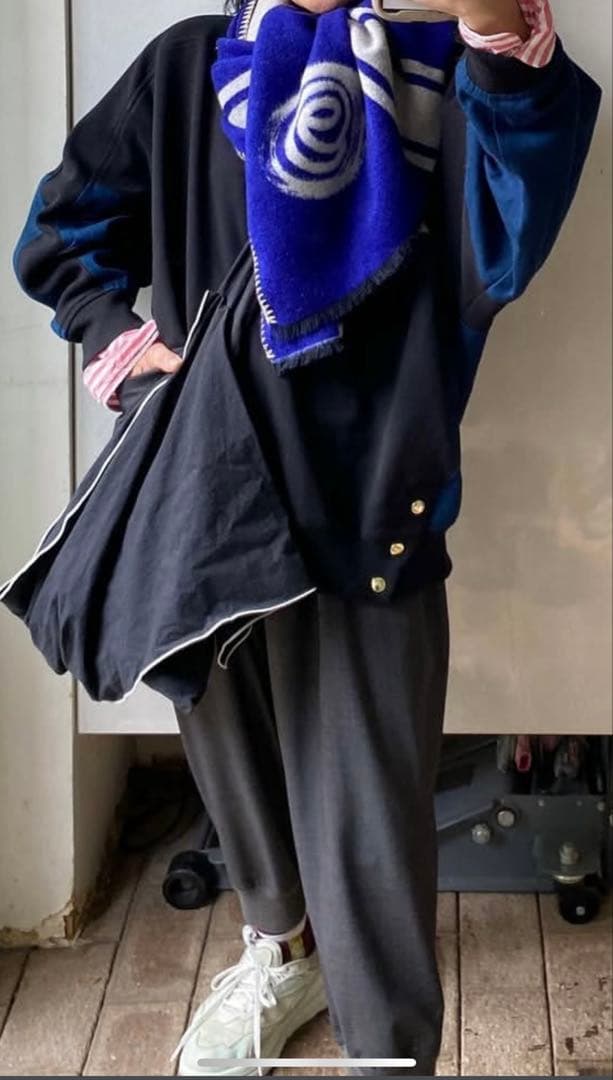 eriutsugi eワッペンスウェットトップ ブラック×ネイビー