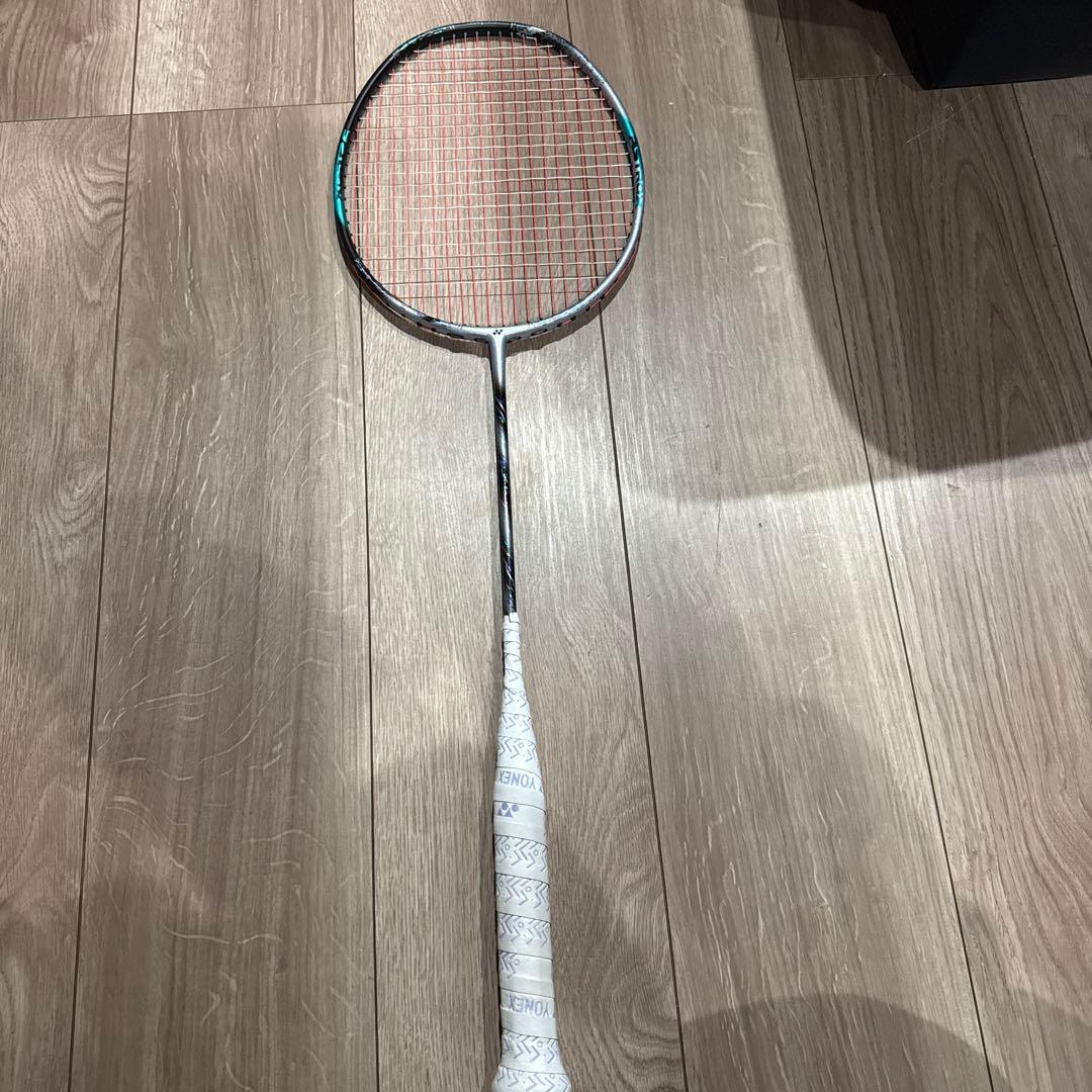 アストロクス88S Proバドミントンラケット 4u5