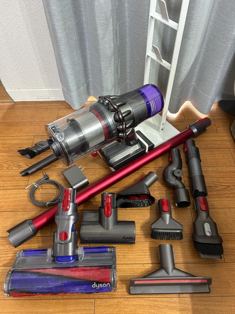 【美品】ダイソン dyson V11 SV14 【新品】アクセサリ　スタンド付き