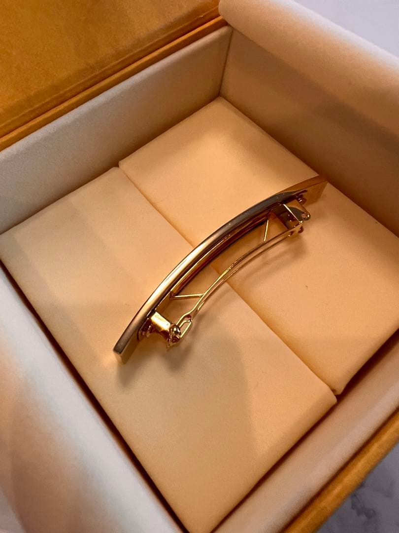 美品 FENDI ヘアアクセサリー バレッタ