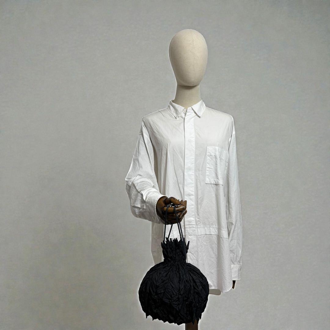 イッセイミヤケ　プリーツプリーズ　イッセイミヤケ　巾着　ポーチ　バッグブラック.