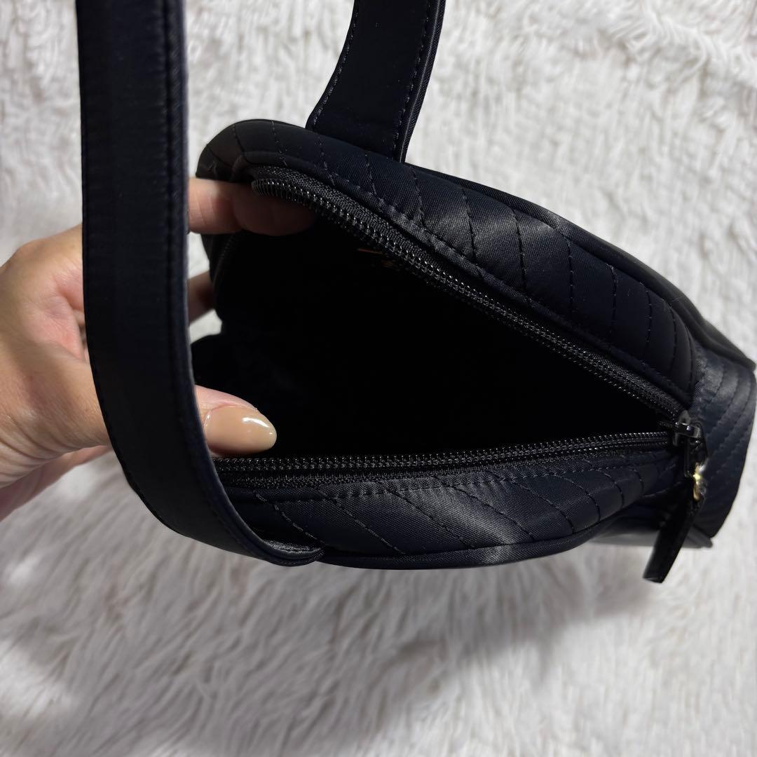 【イヴサンローラン】ハンドバック　キルティング　ワンハンドル　ミニ　シンプル