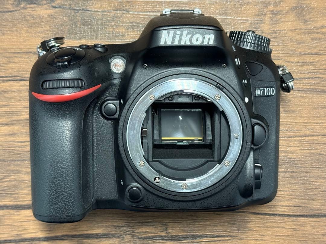 Nikon D7100　AF-S NIKKOR 18-200mm セット