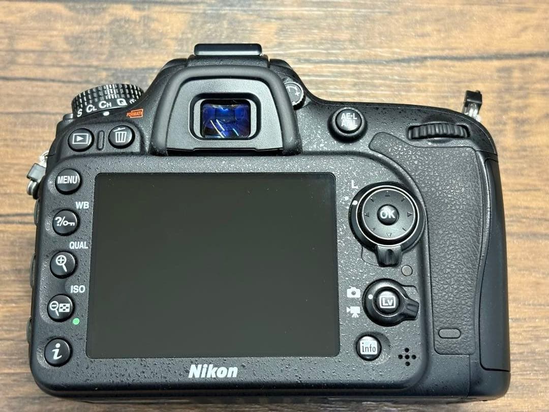 Nikon D7100　AF-S NIKKOR 18-200mm セット