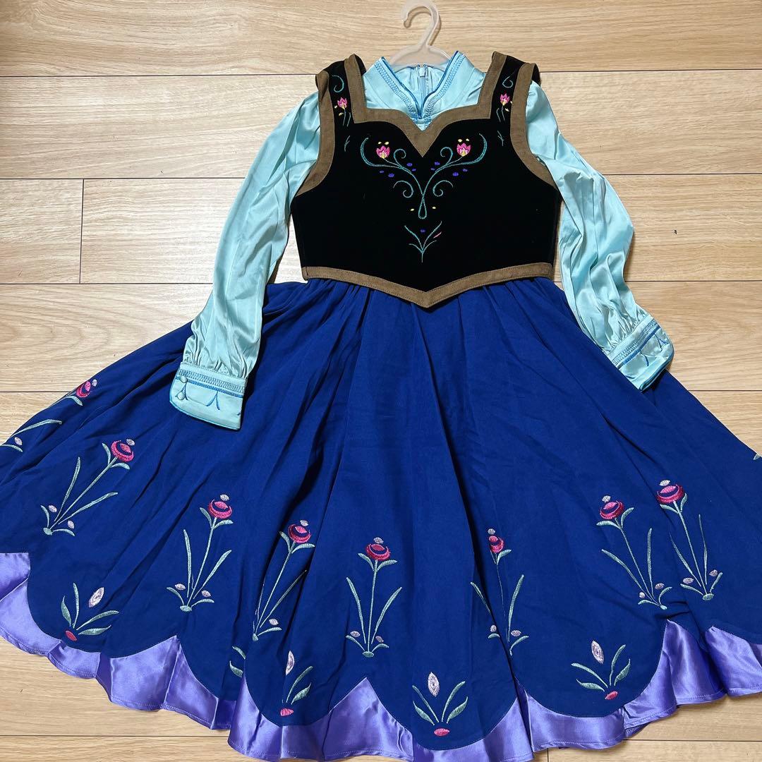 アナと雪の女王　アナ雪山ドレス　新品　130サイズ　ディズニー