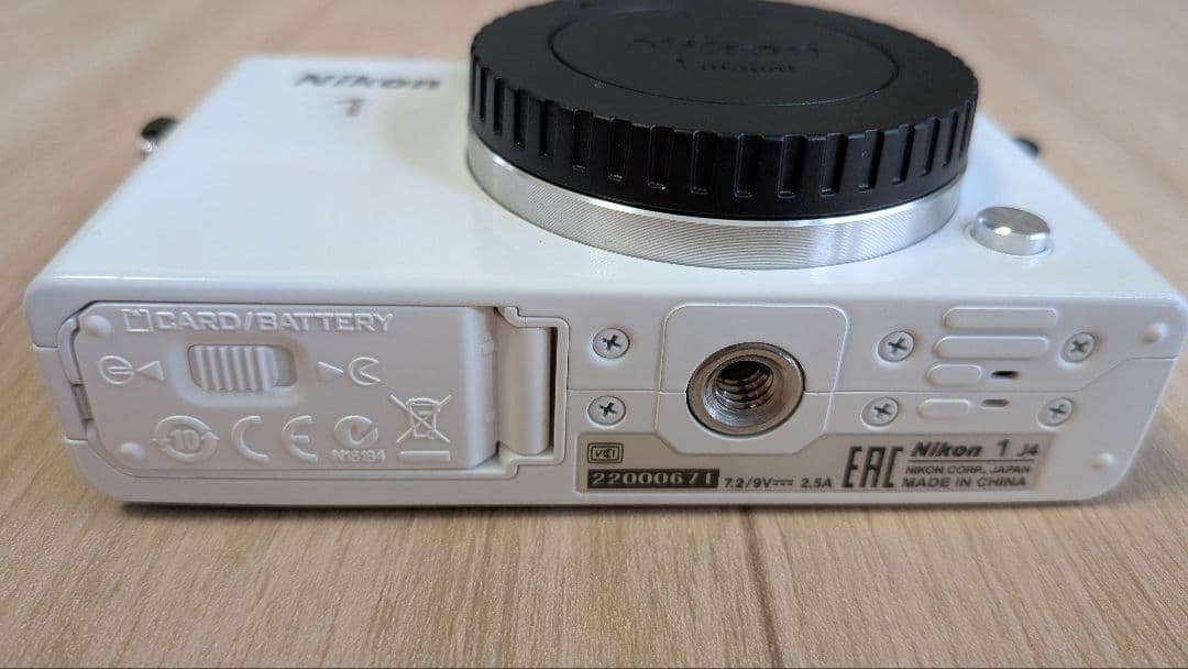 Nikon 1 J4 ホワイト 標準パワーズームレンズキット