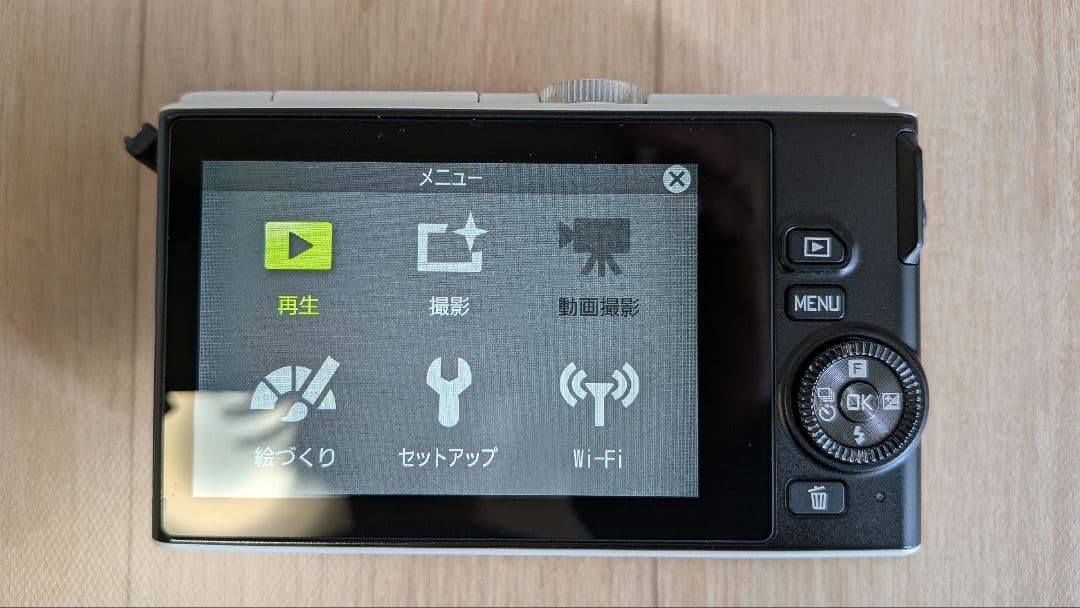 Nikon 1 J4 ホワイト 標準パワーズームレンズキット