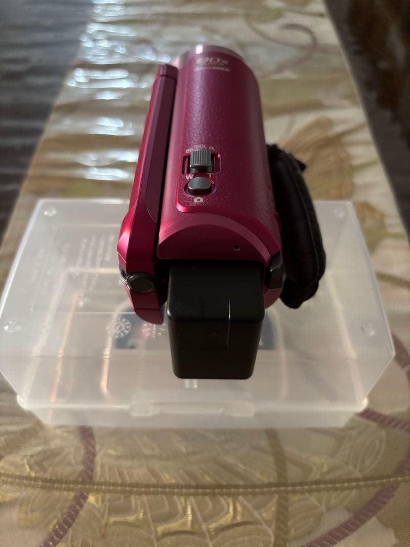 FULL HD解像度のPanasonic HC-W585Mレッド