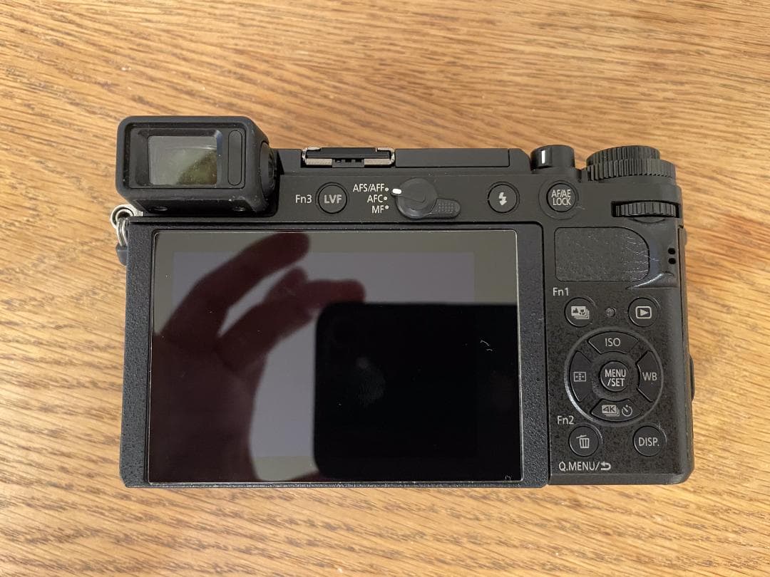 LUMIX GX7 Mark III　標準ズームレンズ、別売のチャージャー付属