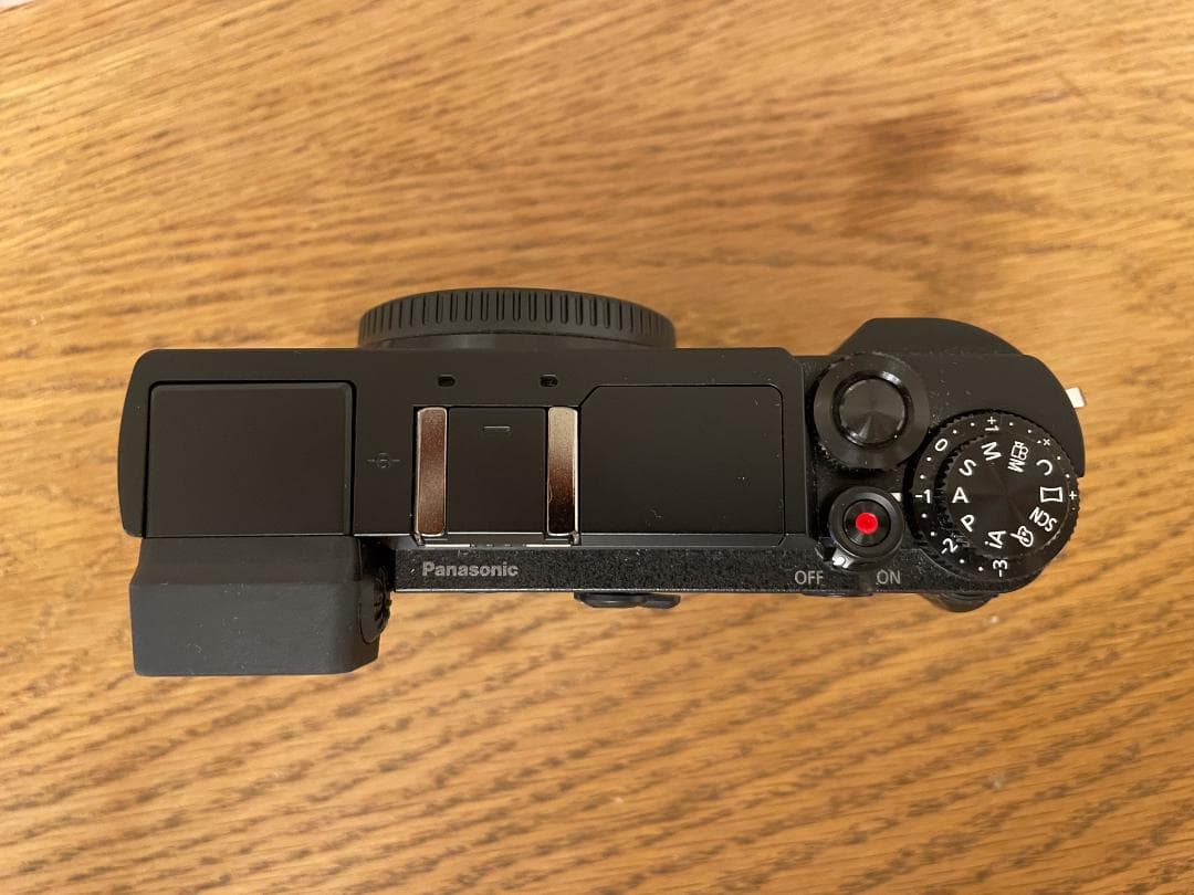 LUMIX GX7 Mark III　標準ズームレンズ、別売のチャージャー付属