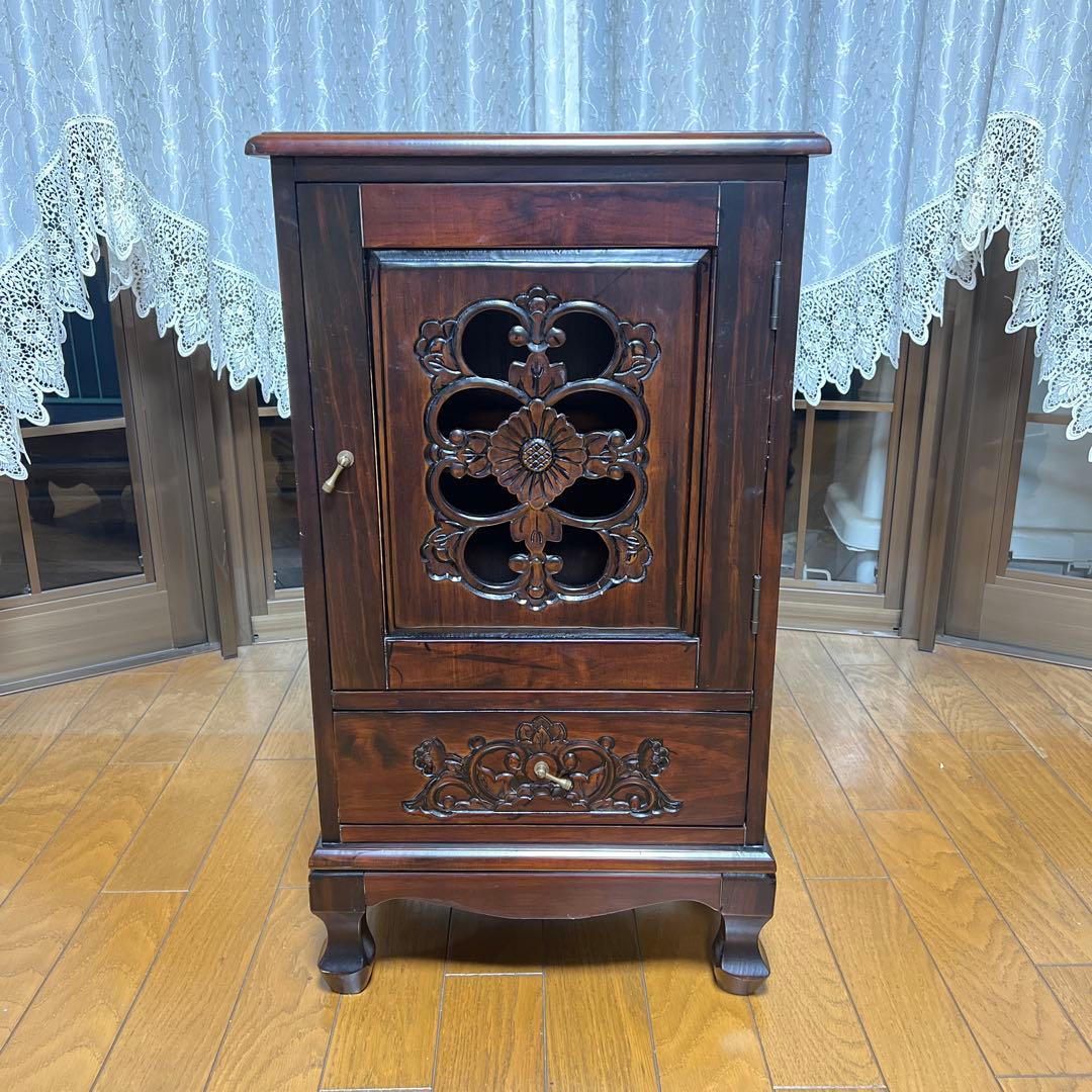 ダークブラウン木製キャビネット