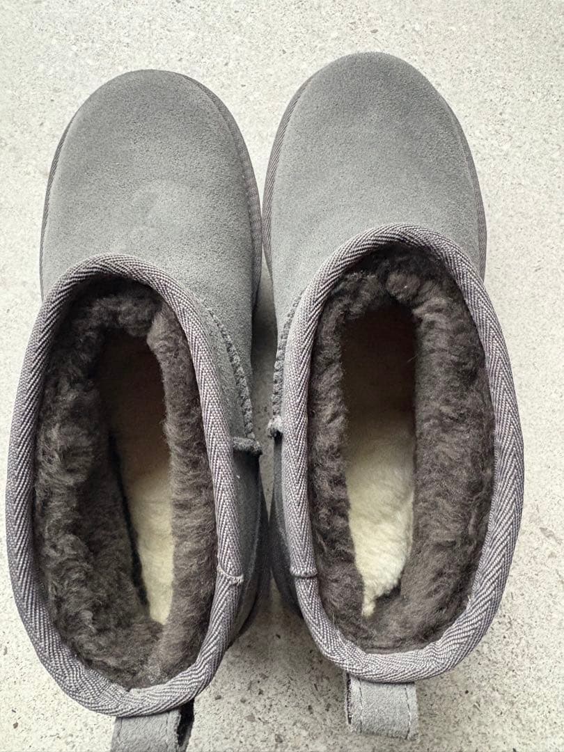 新品未使用UGG グレー 厚底ショートブーツ